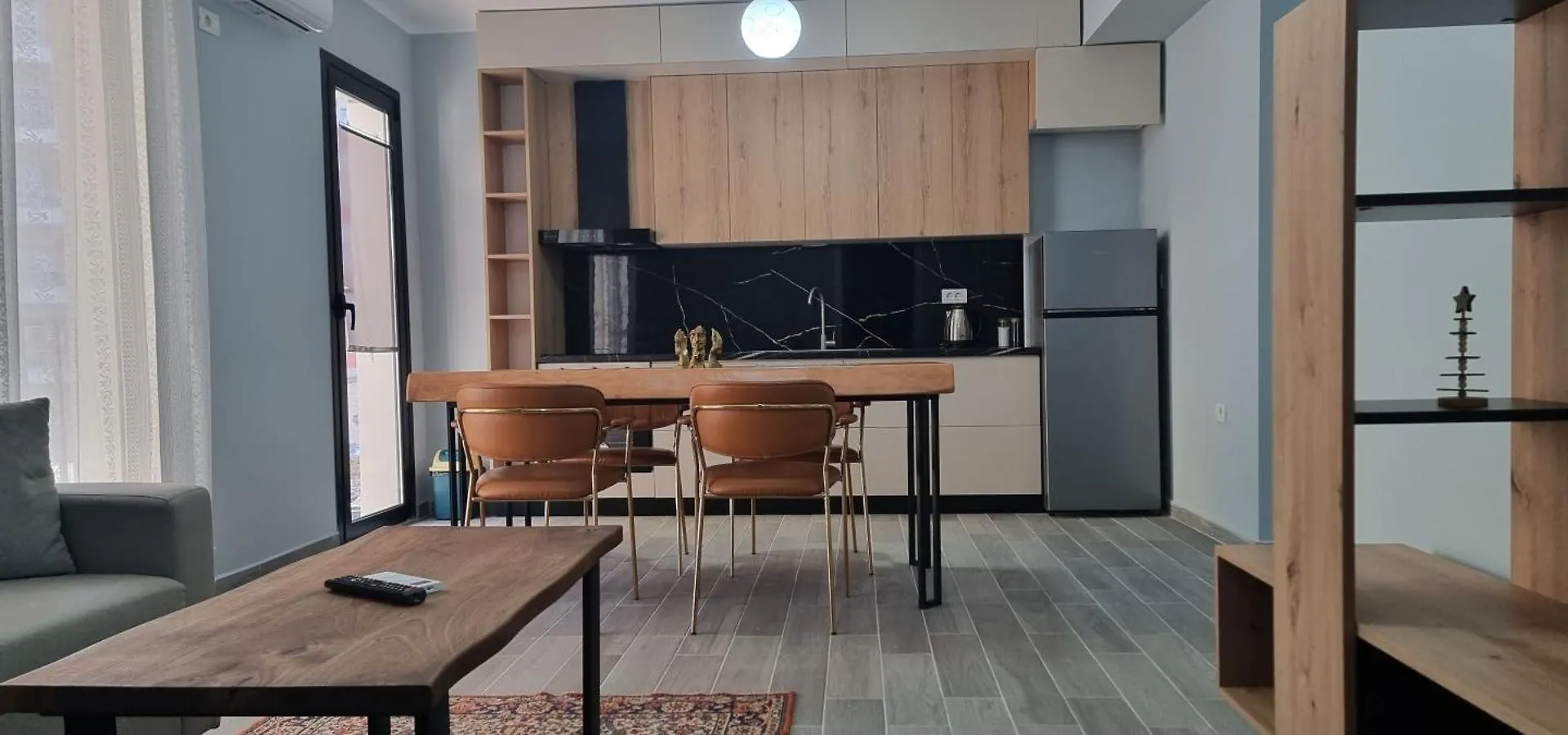Mine Peza Lux Apartment Tirana