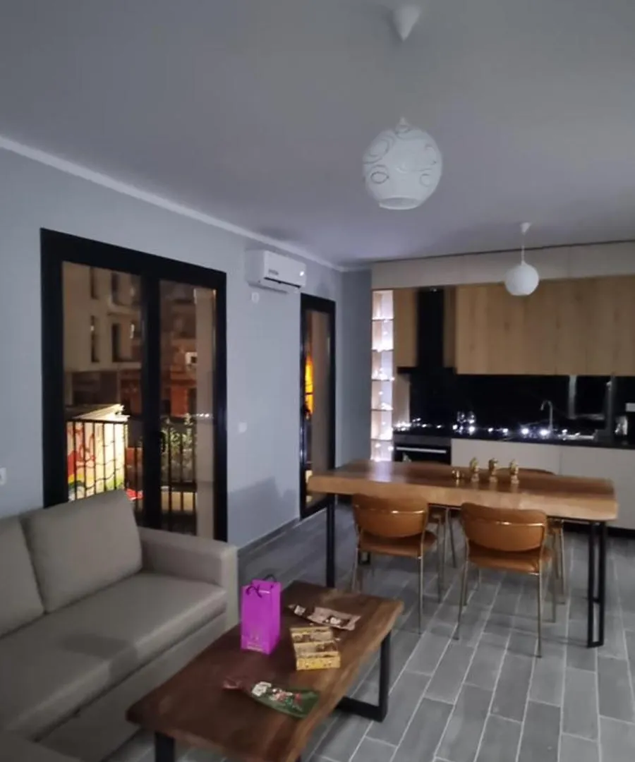 Mine Peza Lux Apartment Tirana 0*,